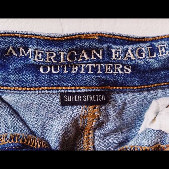 Medium Wash AE hi rise denim jean shorts! :) - Picture 3 of 4